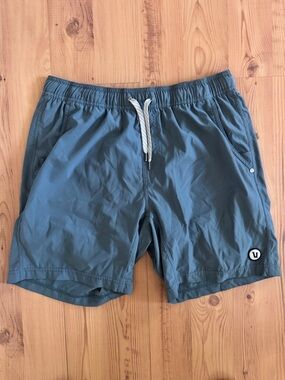 Vuori Lined Shorts - Blue - L